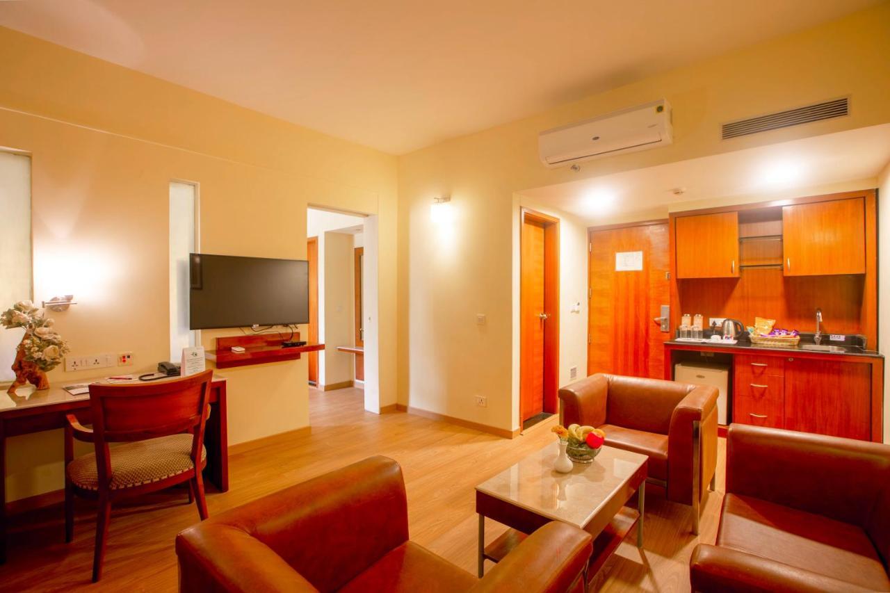 Evoma Hotel Бангалор Екстериор снимка