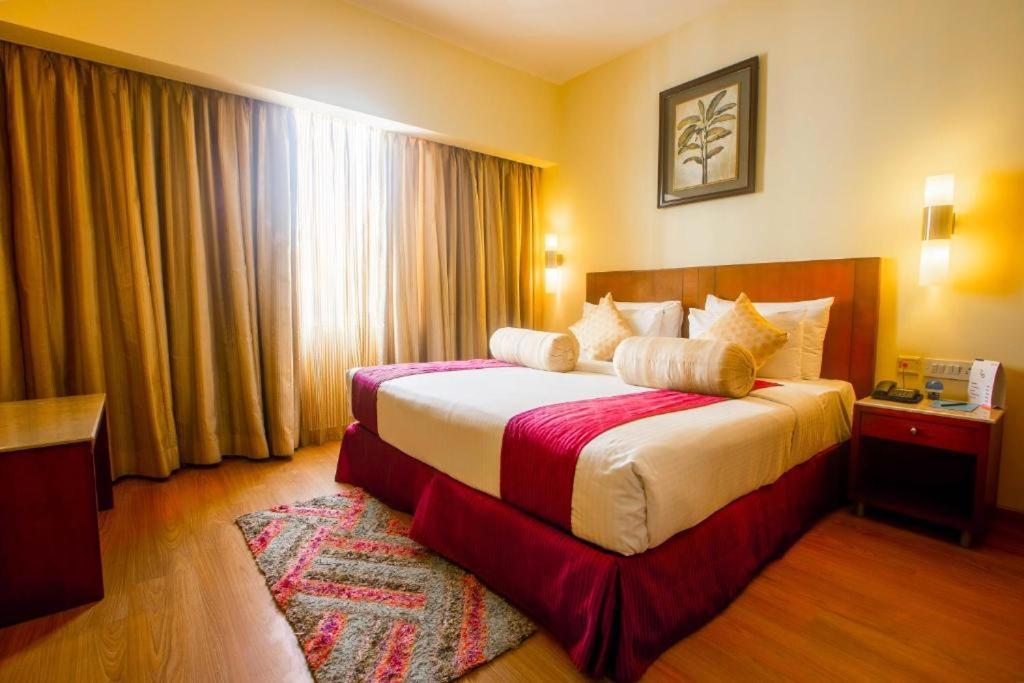 Evoma Hotel Бангалор Екстериор снимка