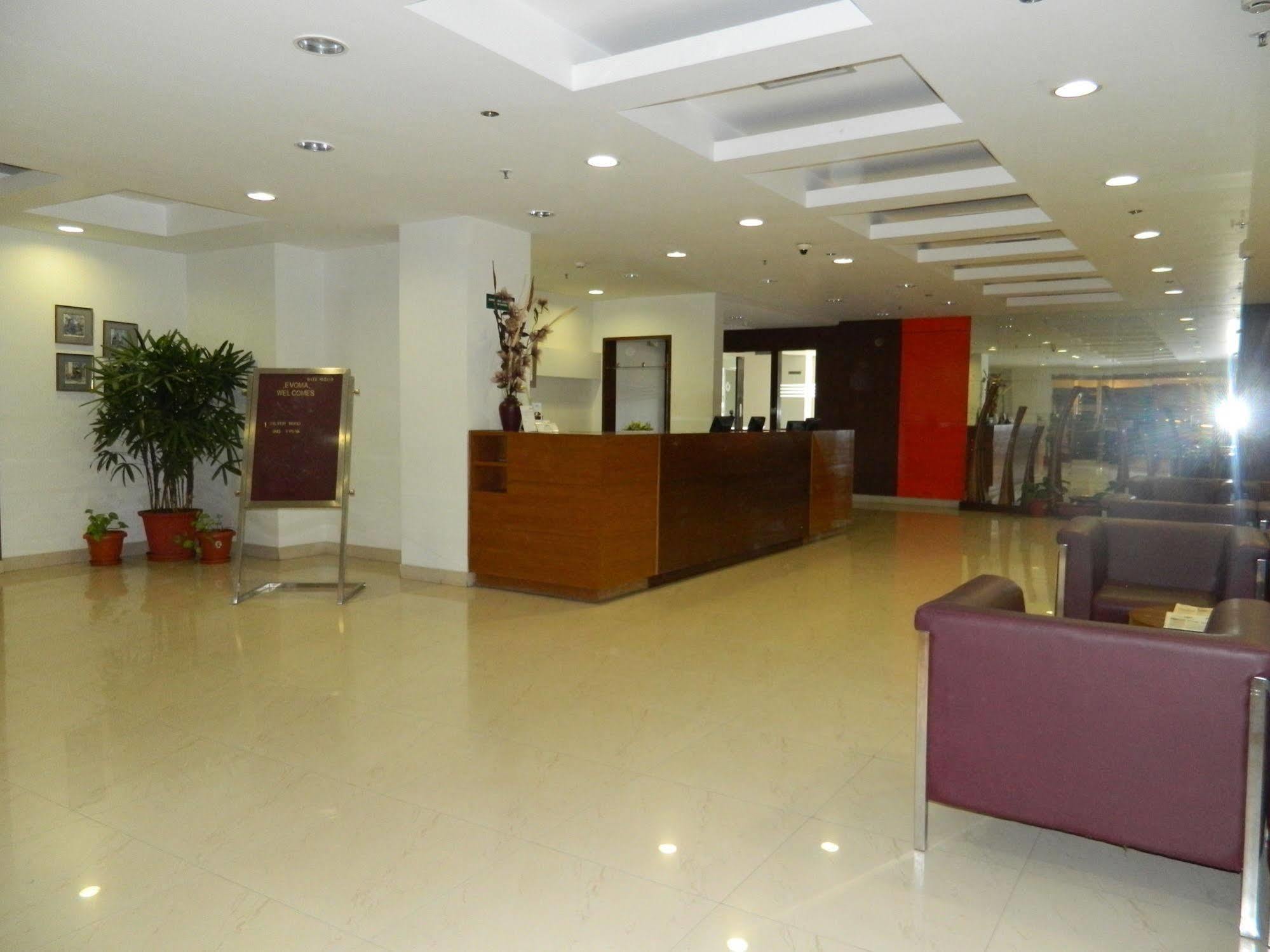 Evoma Hotel Бангалор Екстериор снимка