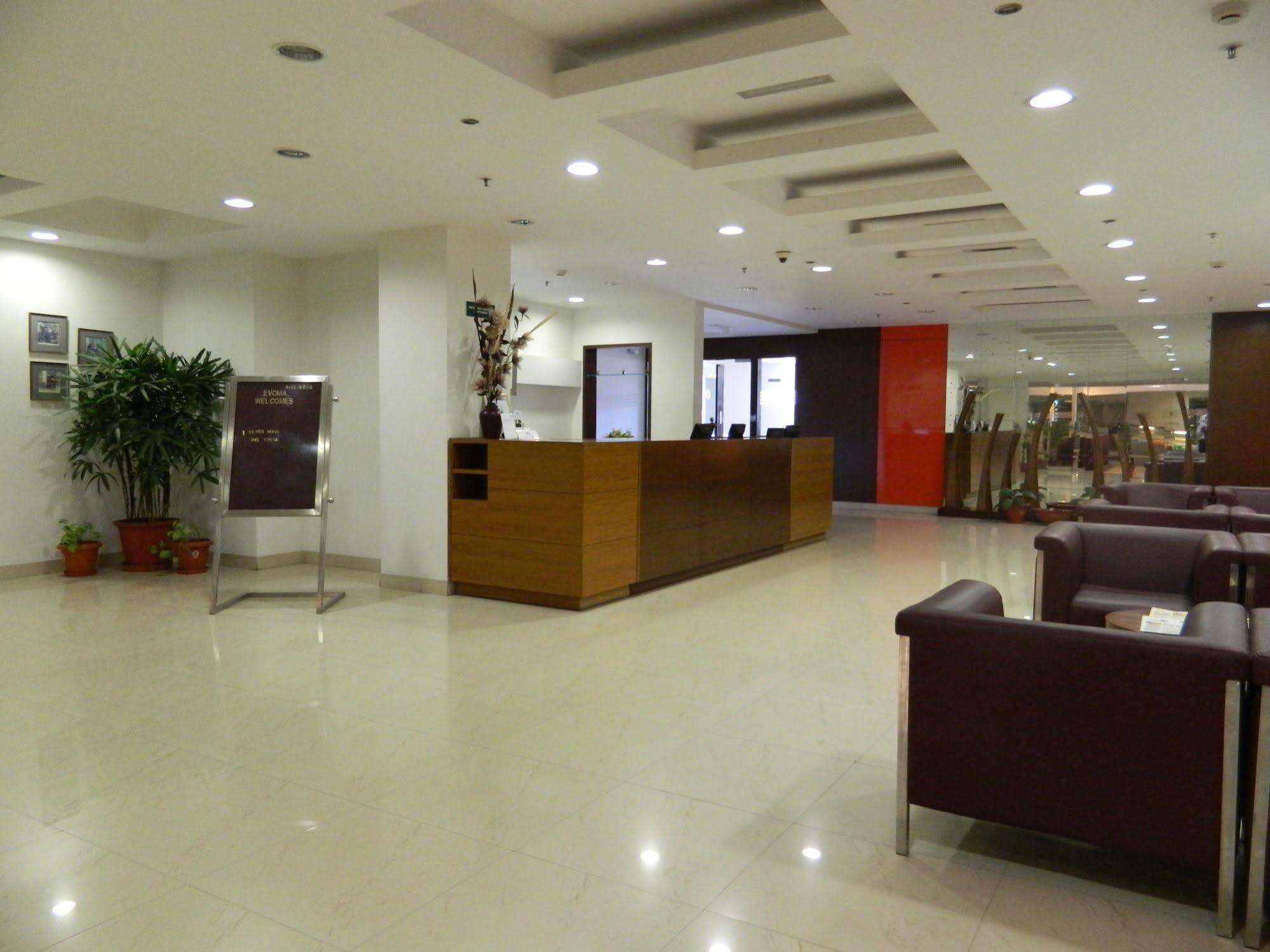 Evoma Hotel Бангалор Екстериор снимка