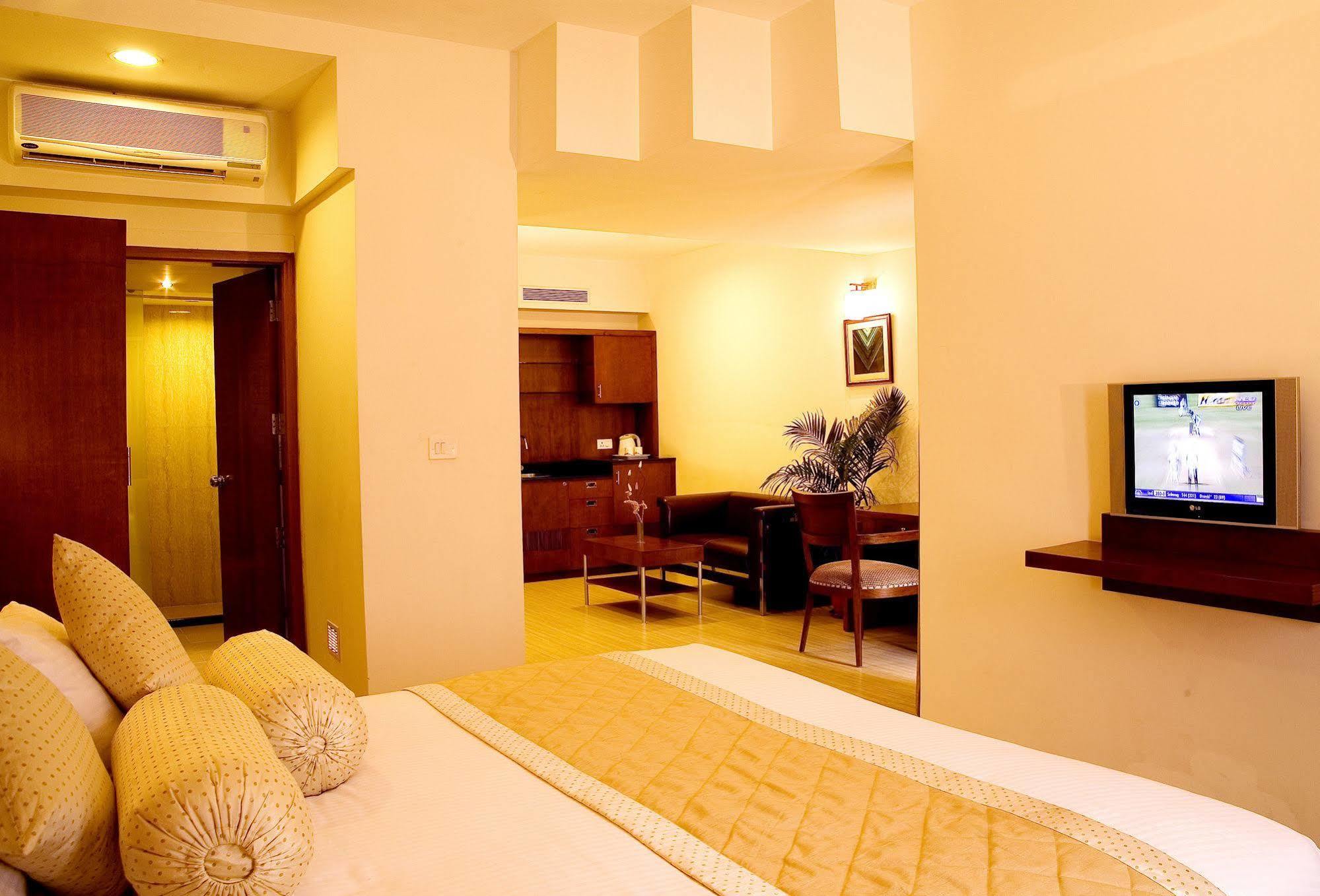 Evoma Hotel Бангалор Екстериор снимка