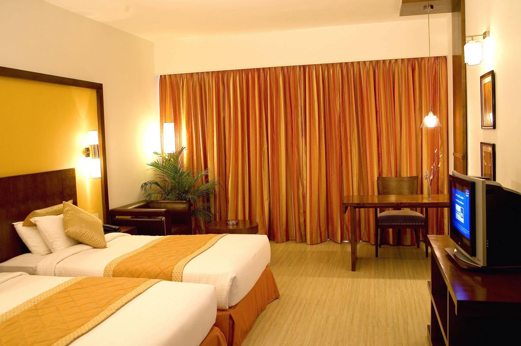 Evoma Hotel Бангалор Екстериор снимка