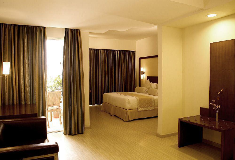Evoma Hotel Бангалор Екстериор снимка
